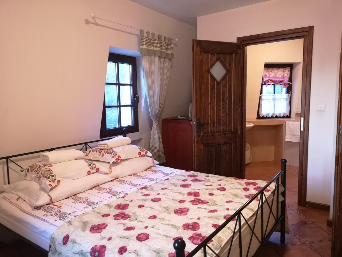 Bed and Breakfast Wiatrak Новые Гуты Экстерьер фото